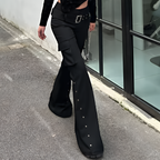 Pantalon style Harajuku évasé noir taille basse gothique Y2K pour femme détails cloutés 